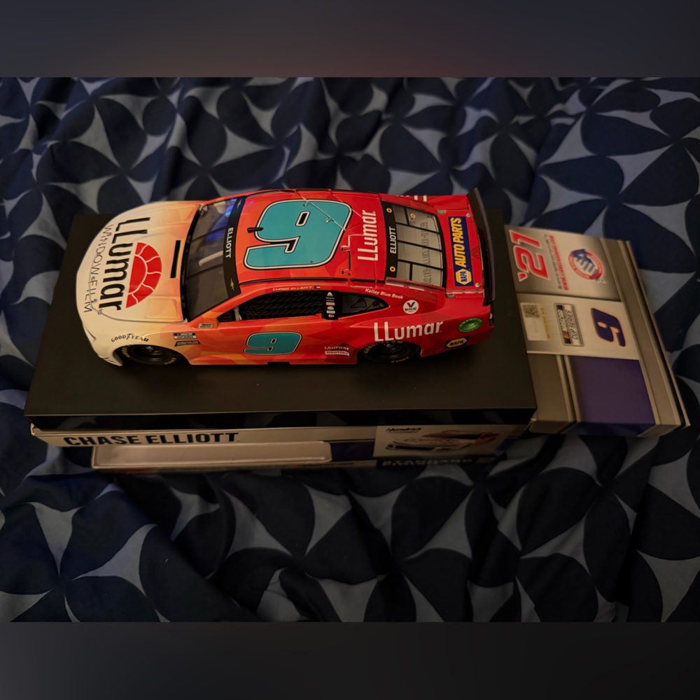Chase Elliott llumar Diecast